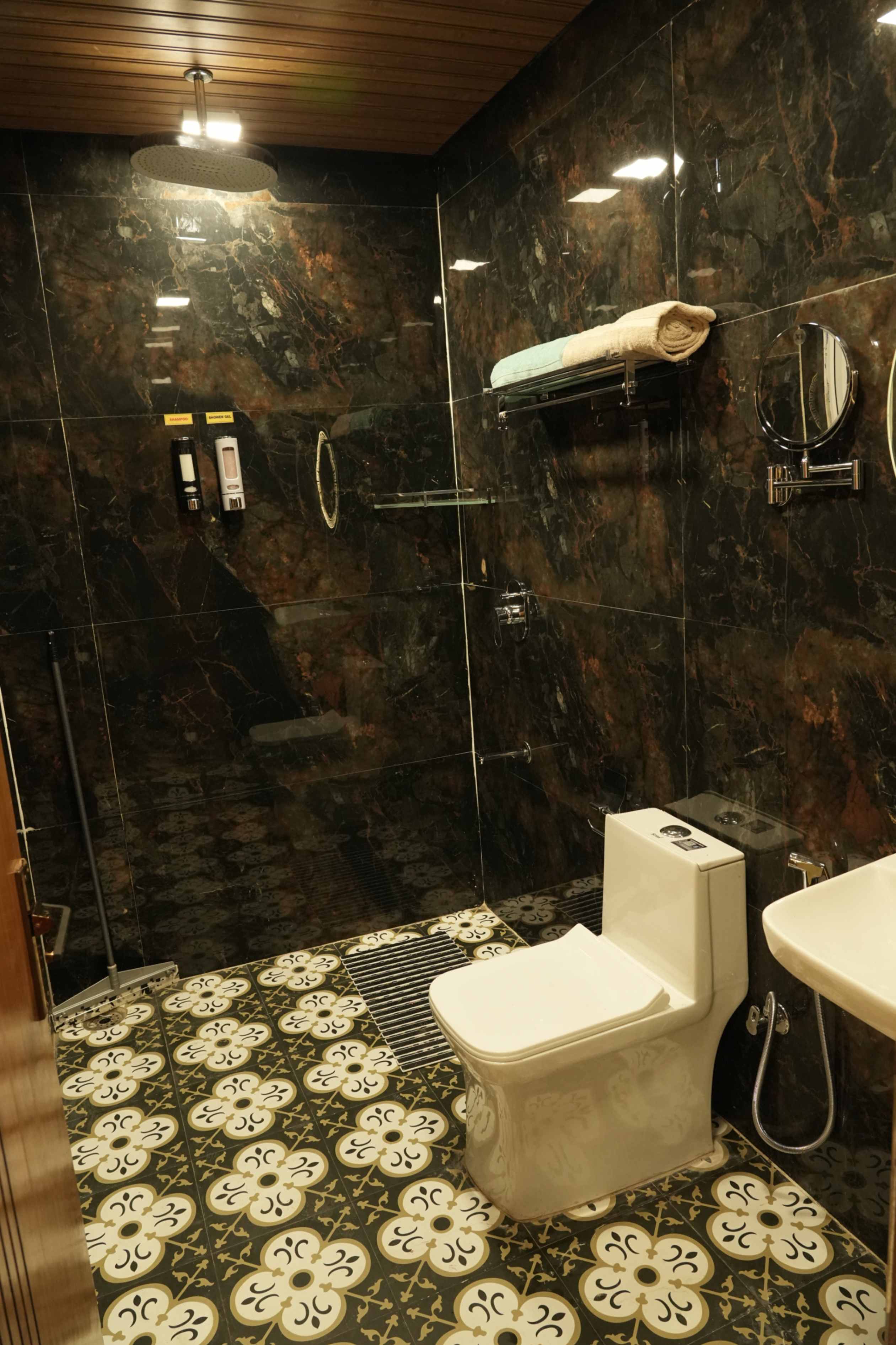 Redeaglesnest_Bathroom